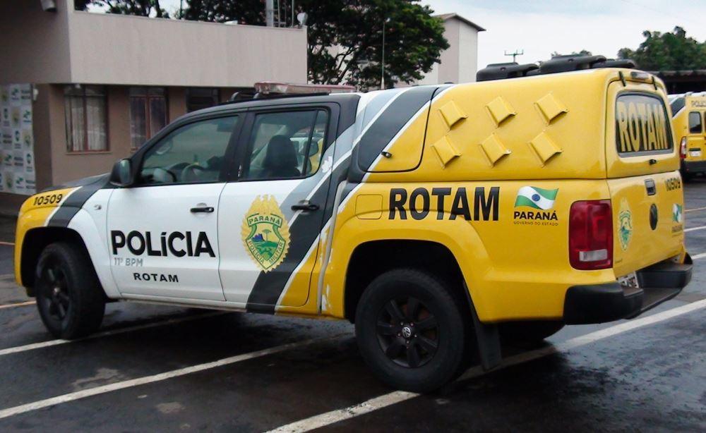  ROTAM aborda um menor e um maior em posse de drogas
