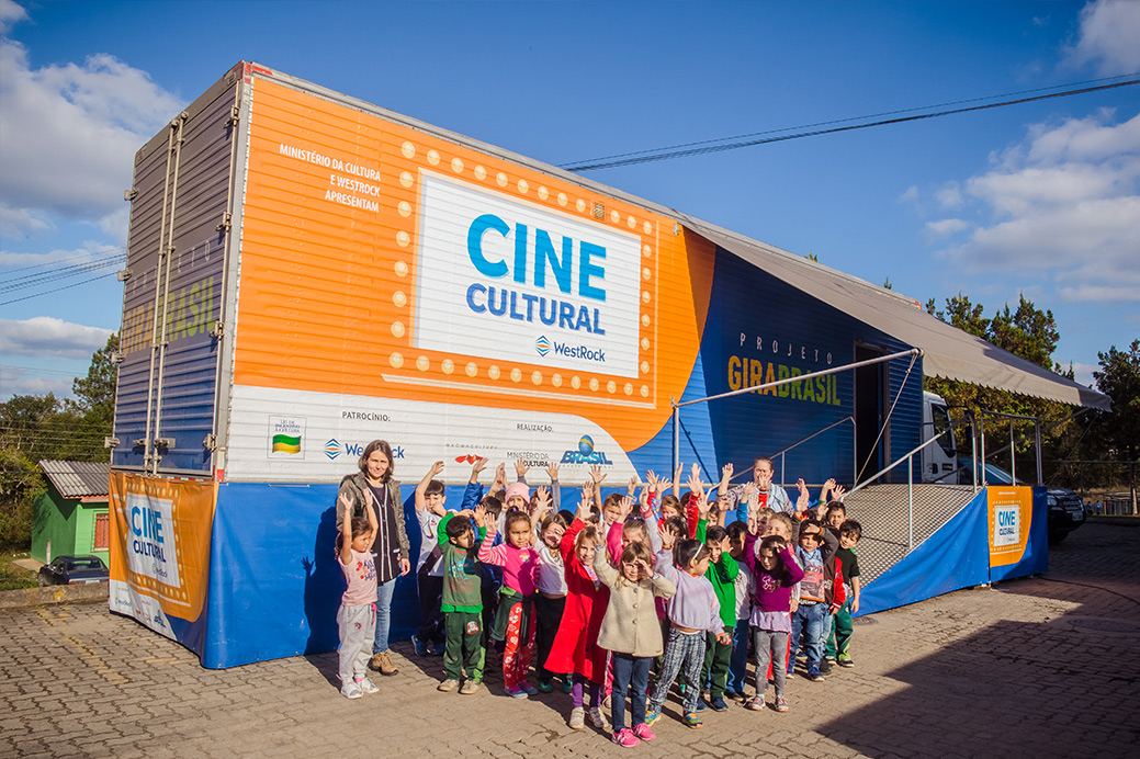  Cine Cultural WestRock leva cinema gratuito para crianças em Santa Catarina