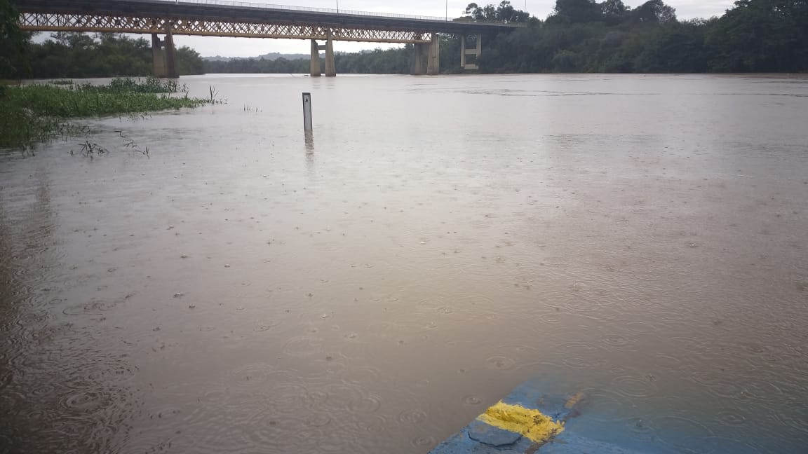  Rio Iguaçu sobe e chuvas devem continuar em toda região. Situação preocupa