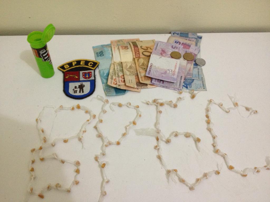  PMs flagram tráfico de drogas na  Vila Verde e homem empreende fuga. Outro é detido por mandado ativo