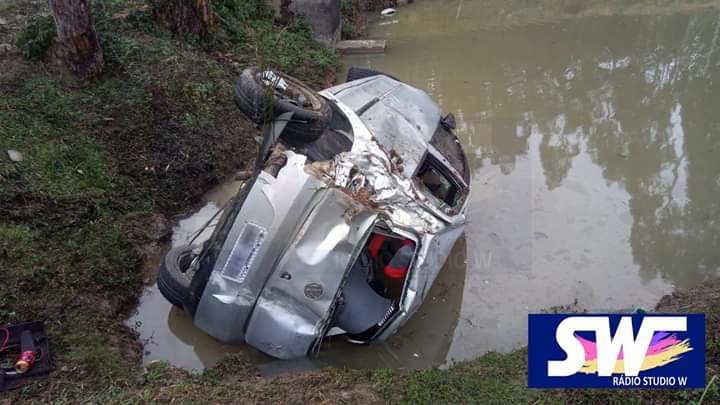  Uma pessoa morre após carro cair dentro de lago em Mallet