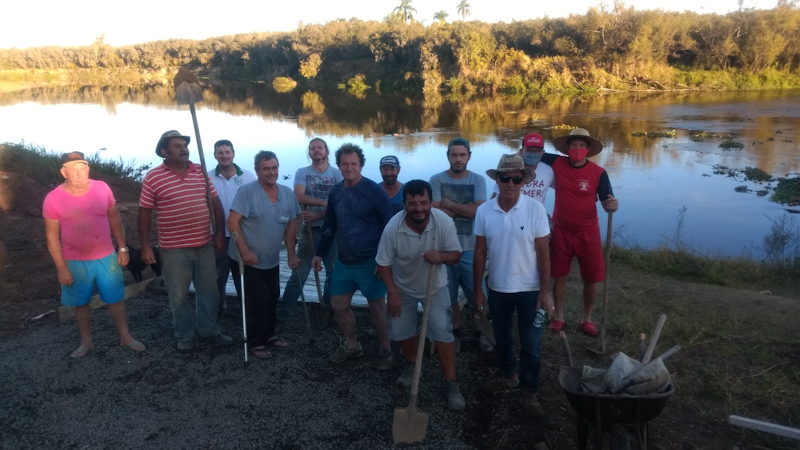  Comunidade se mobiliza para reformar rampa no Rio Iguaçu