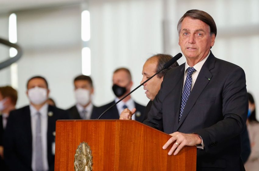  Bolsonaro fala em estender auxílio emergencial até o final do ano