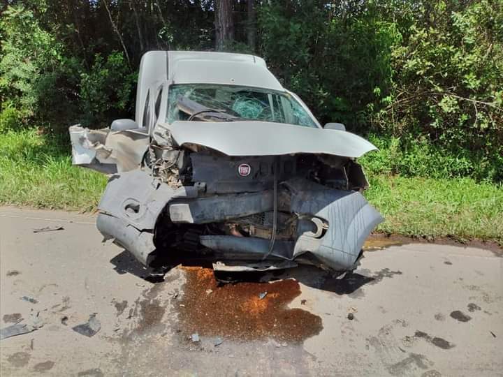  Colisão entre dois veículos deixa quatro feridos em Rio Azul