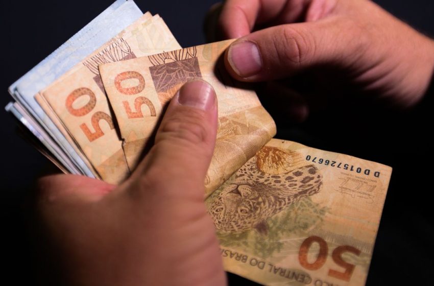  Salário mínimo deve ser de R$ 1.294 em 2023, segundo a Lei de Diretrizes Orçamentárias