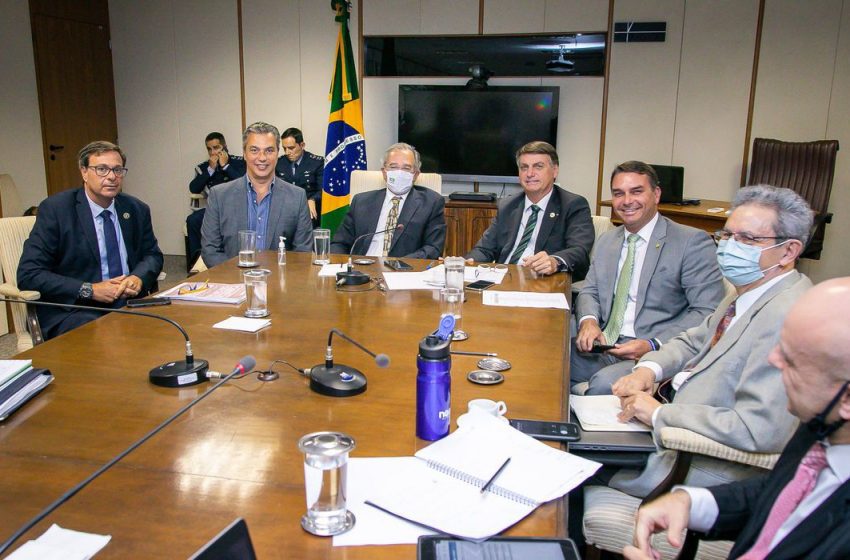  Bolsonaro apela para que caminhoneiros não façam greve
