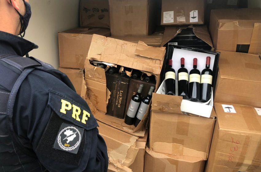  PRF apreendeu carga com 2000 garrafas de vinhos em Irati