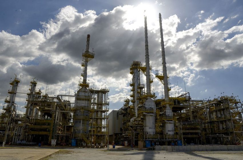  Petrobras aumenta preço da gasolina em cerca de 8% nas refinarias