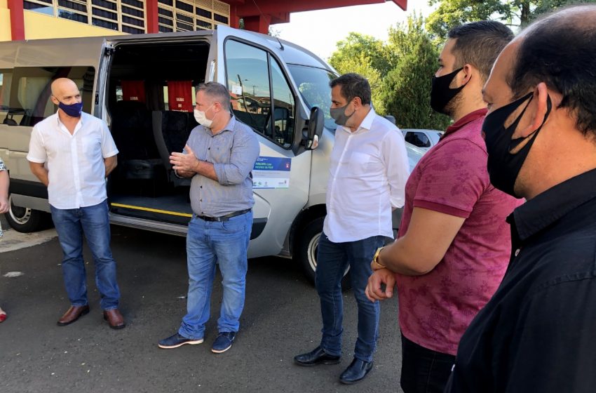  Emerson Bacil se reúne com lideranças em União da Vitória e entrega Van 0 km para APAE