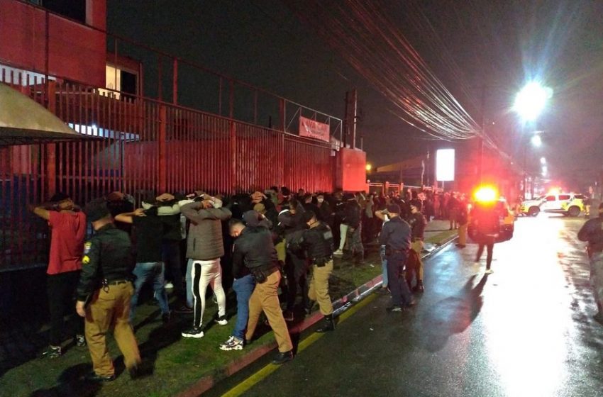  Mais de mil pessoas foram surpreendidas em festas clandestinas em Curitiba no final de semana