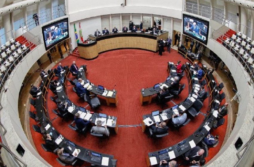  Assembleia Legislativa de SC aprova reforma da Previdência Estadual