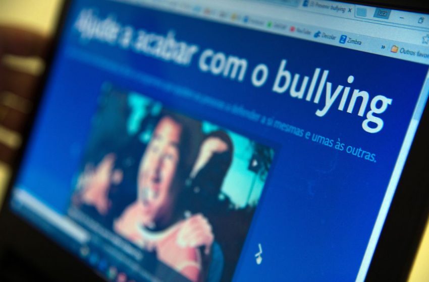  IBGE: um em cada dez estudantes já foi ofendido nas redes sociais