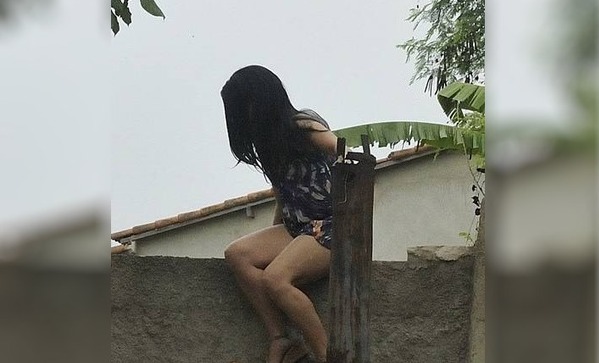  Mulher pula muro de casa e furta dinheiro na Vila Bom Jesus