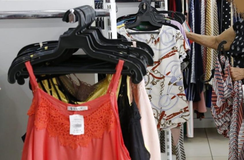  Peças de roupas são furtadas de loja na área central de São Mateus do Sul