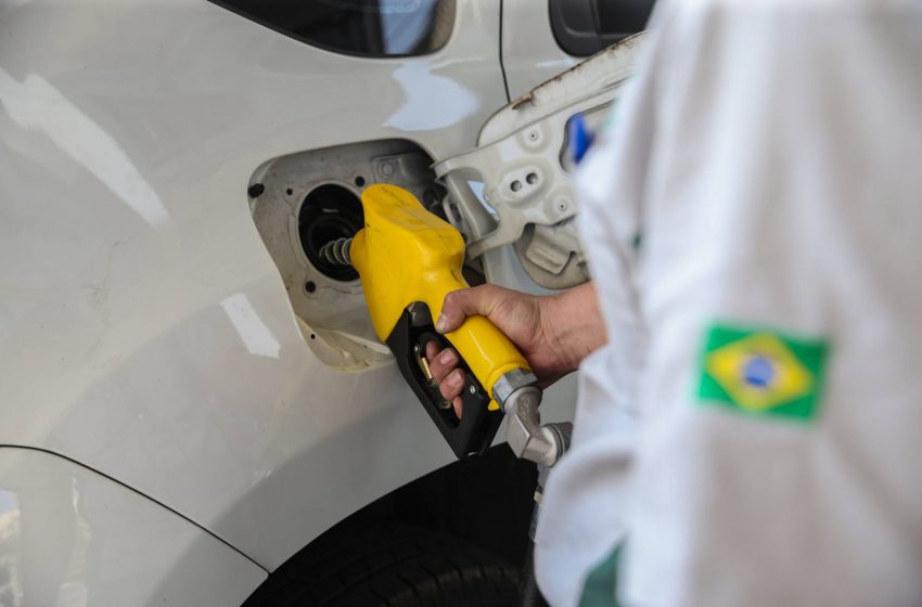  Distribuidoras aumentam em até R$ 0,10 litro o da gasolina em postos do Paraná
