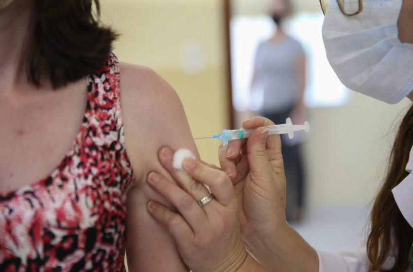 Paraná chega a 99% da população adulta vacinada contra a Covid-19