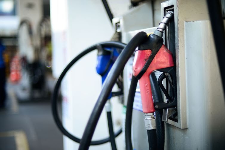  Preço do litro da gasolina sobe pela sétima vez seguida