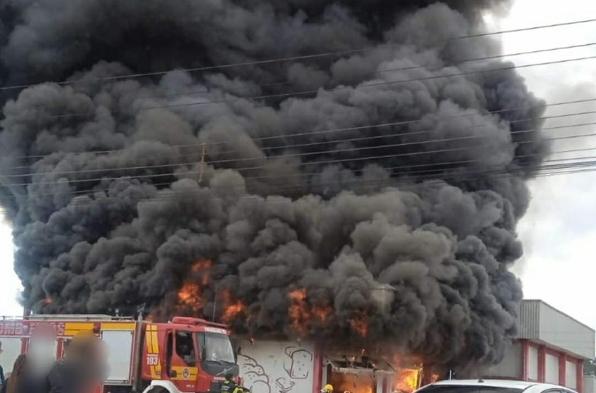  Incêndio a partir de vazamento de gás destruiu por completo padaria em Canoinhas