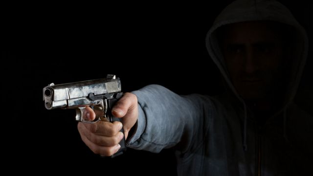  Homem atira 6 vezes contra a vítima no centro de São Mateus do Sul