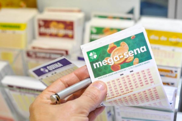  Mega-Sena acumula e vai a R$ 7 milhões: quatro do Paraná cravam a quina e duas apostas de São João do Triunfo ganham na quadra