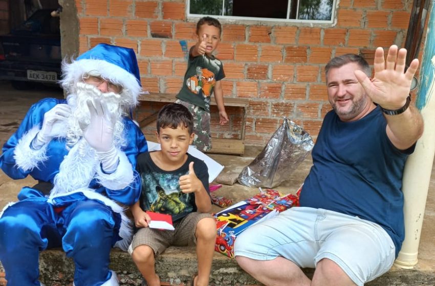  Papai Noel Azul da Rádio Cultura começa a realizar entrega de presentes