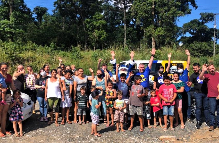  Crianças e adultos fizeram a festa com o Papai Noel Azul da Rádio Cultura em São João do Triunfo
