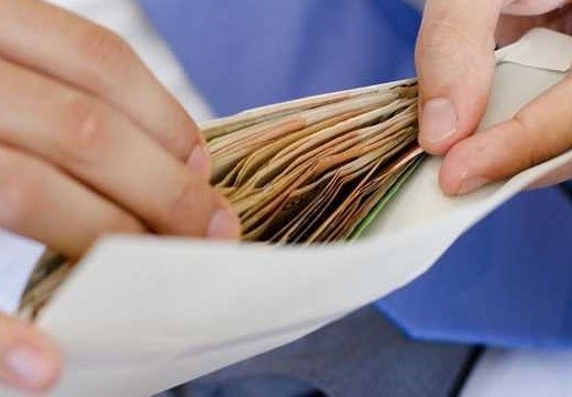  Honestidade: família pede ajuda para encontrar envelope com dinheiro