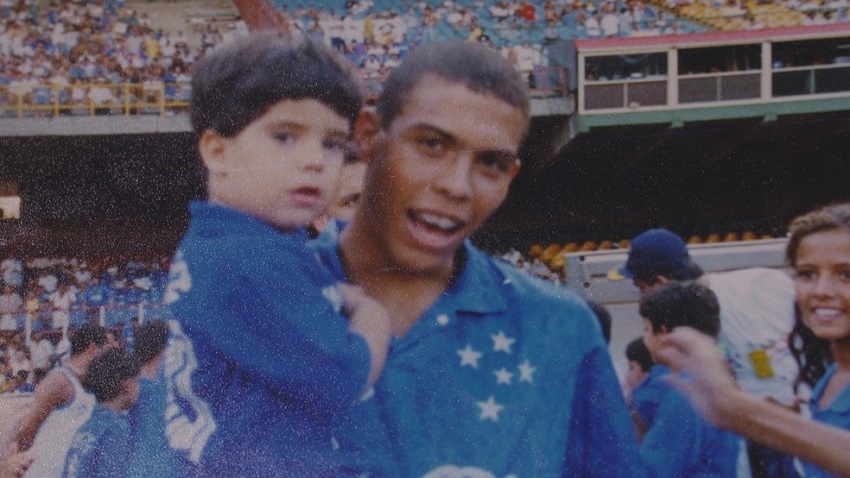  Cruzeiro é vendido; comprador é Ronaldo Fenômeno revelado pelo clube em 1993