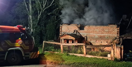  Incêndio em uma estufa de fumo em Irineópolis deixa prejuízos