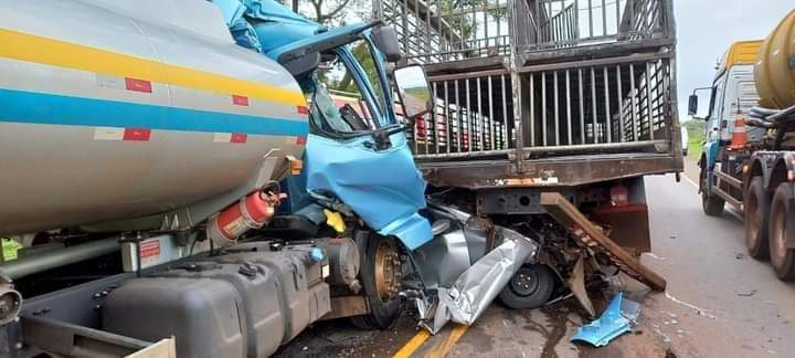  Carro com placas de Palmeira se envolve em grave acidente em Pitanga