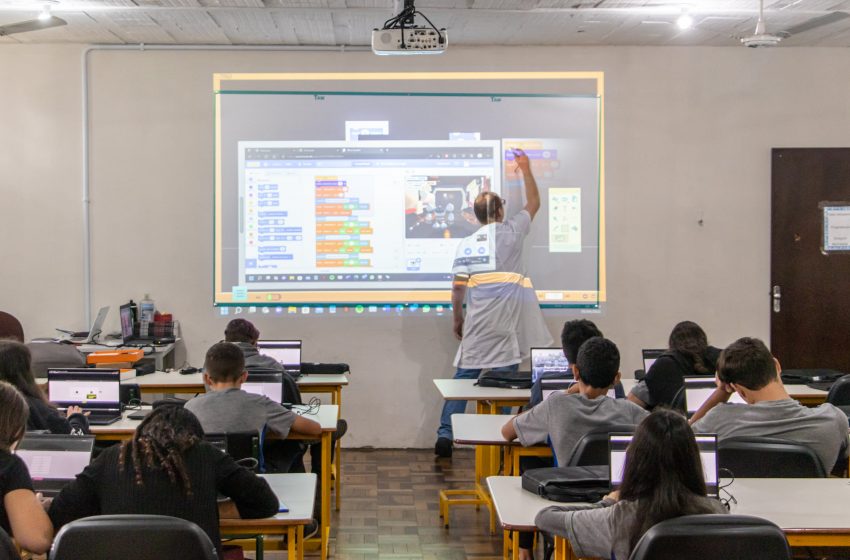  O novo Ensino Médio começou a ser implantado em todas as redes de ensino, e aqui no Paraná não foi diferente