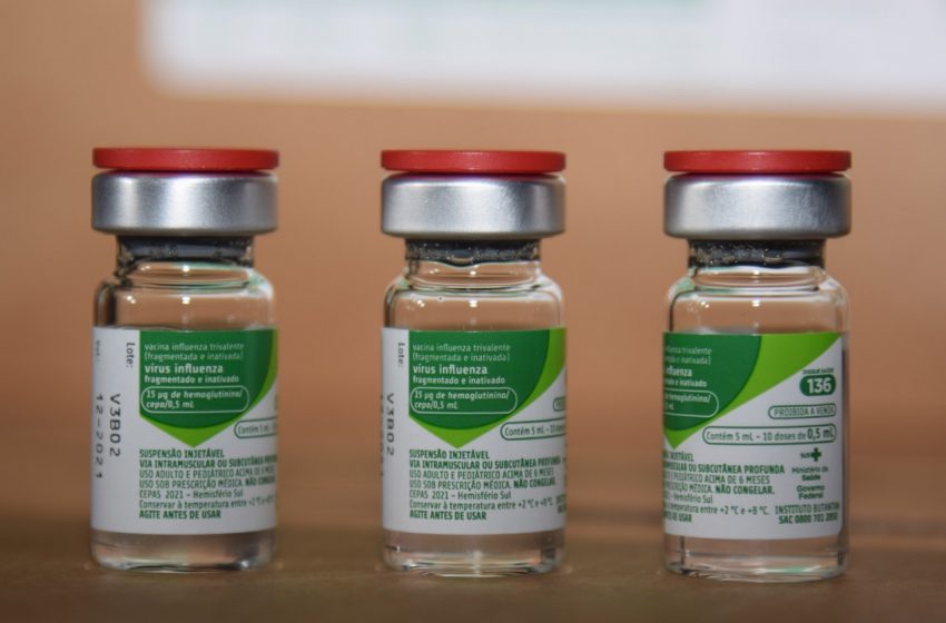  Imunização contra gripe inicia por idosos acima de 60 anos e trabalhadores da Saúde