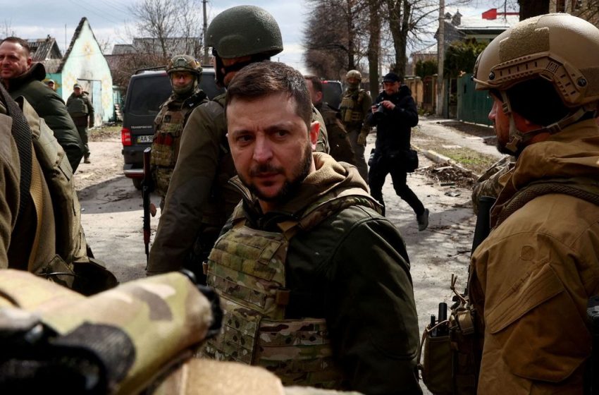 Presidente da Ucrânia condena ato atribuído aos soldados russos com mais 400 civis mortos