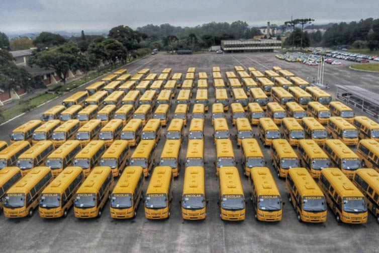  Governador entrega 144 ônibus escolares a 121 municípios paranaenses