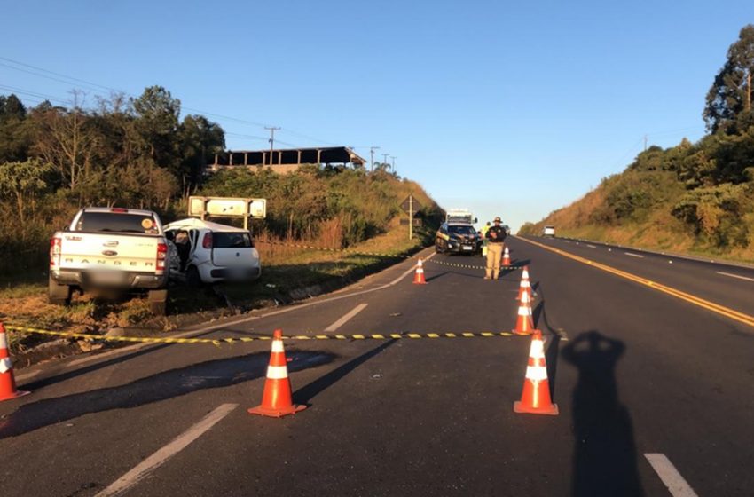  Acidente entre caminhonete e carro deixa dois mortos na BR-277 em Fernandes Pinheiro