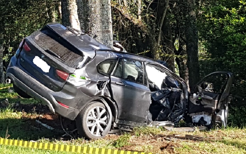  Empresário de São Mateus do Sul morre após BMW sair da pista e bater em árvore na BR-476
