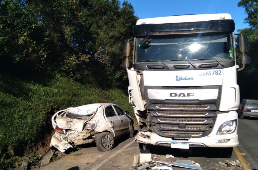  Acidente envolvendo carro e caminhão na PR-151 em São Mateus do Sul deixa jovem de 30 anos em estado grave