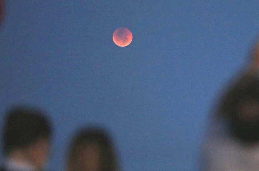  “Lua de Sangue” poderá ser vista de todo o Brasil, segundo astrônoma, na noite deste domingo
