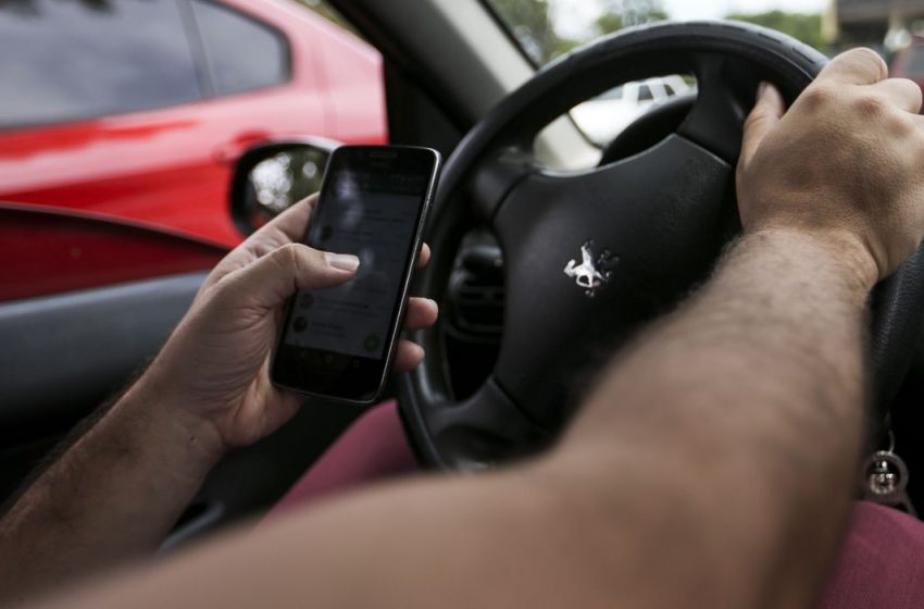 Maio Amarelo: associação alerta para riscos do celular ao volante