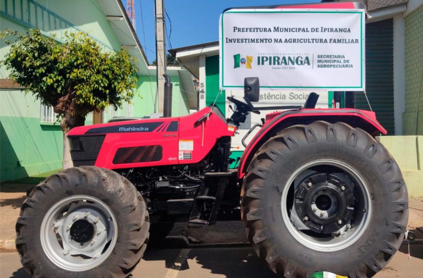  Secretaria de Agropecuária de Ipiranga recebe trator agrícola através de emenda de Emerson Bacil