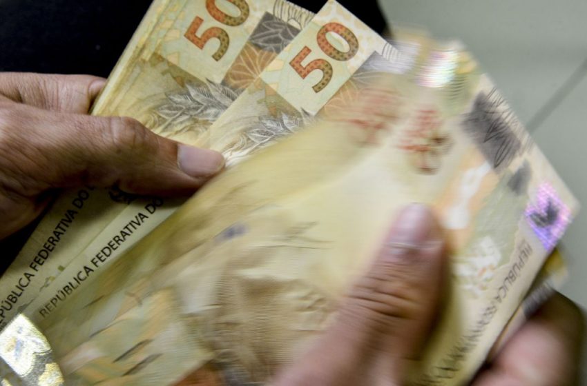  Salário mínimo sobe para R$ 1.302 em 1º de janeiro