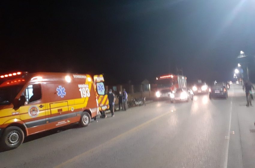  Corpo de Bombeiro atende acidente envolvendo carro e moto no município de Três Barras