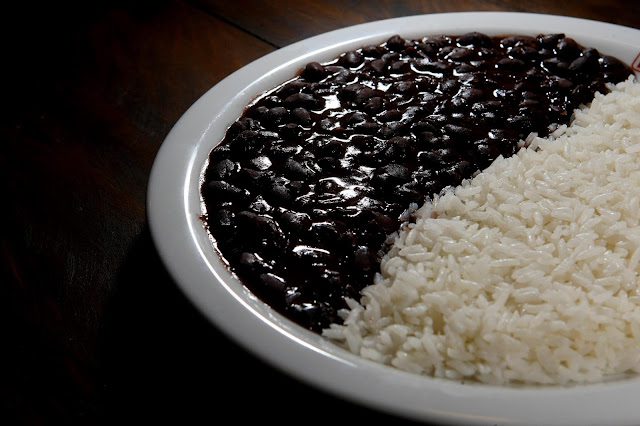  Em Curitiba, desempregado chora ao falar da fome: ‘Ontem comemos arroz e feijão, e tem dia que não tem nem isso’