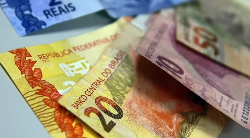  Texto aprovado da LDO prevê salário mínimo de R$ 1.294 para 2023