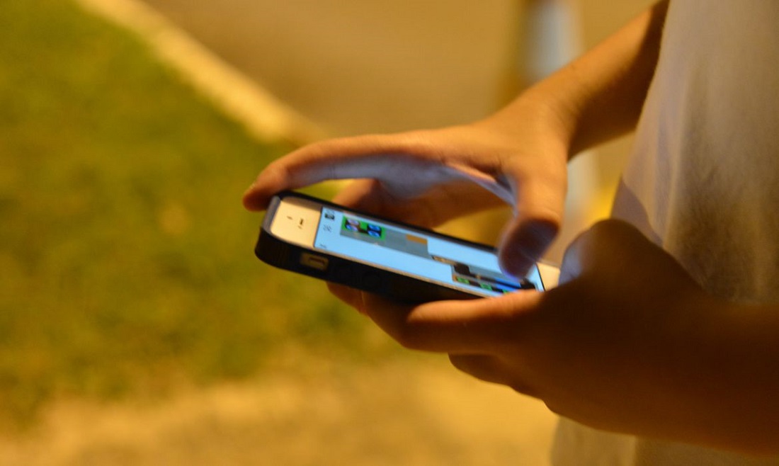  93% das crianças e adolescentes brasileiros usam a internet e os mais pobres têm no celular seu principal meio de acesso