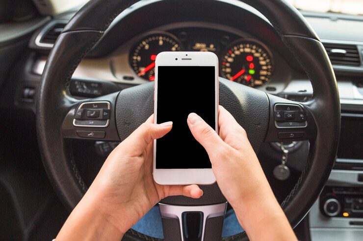  A cada hora, cerca de 30 multas são geradas pelo uso de celular no trânsito
