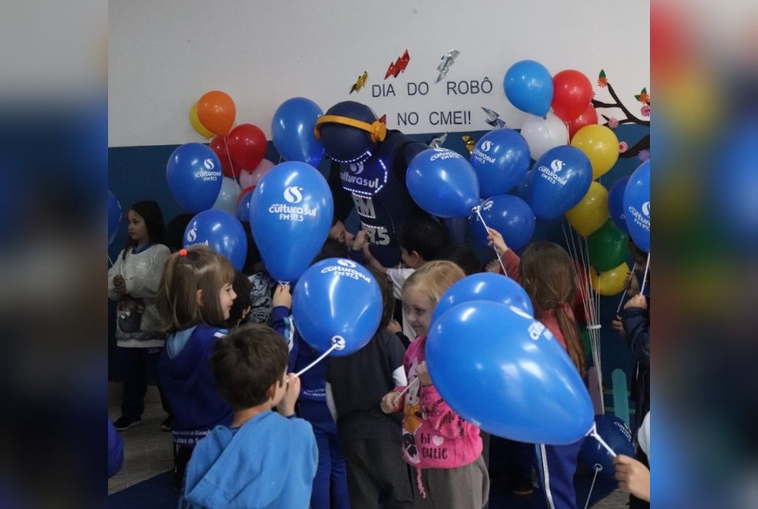  Dia das crianças: equipe Cultura Sul FM celebra data em CMEI de São Mateus do Sul