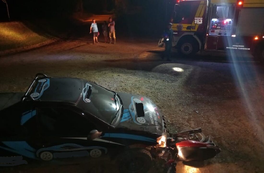  Acidente entre carro e moto no interior de Canoinhas deixa jovem de 19 anos ferida
