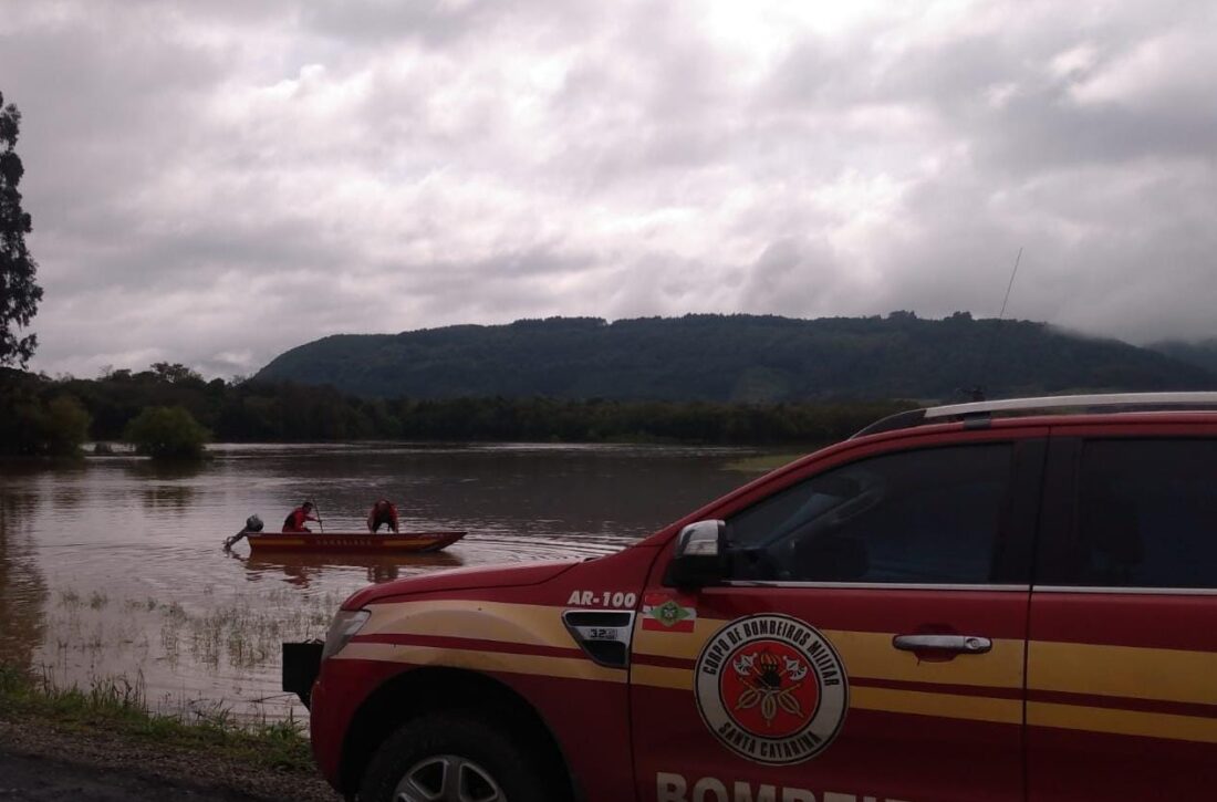  TRAGÉDIA: casal em motocicleta cai em rio em Cruz Machado e mulher morre
