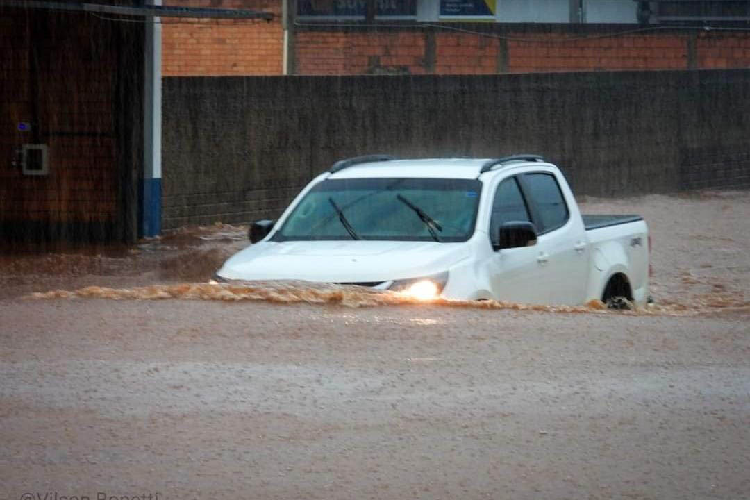  Governo do Estado decreta situação de emergência em quatro regiões por conta das chuvas